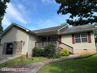119 N Clover Hill Ridge Rd, Maryville, TN 37801