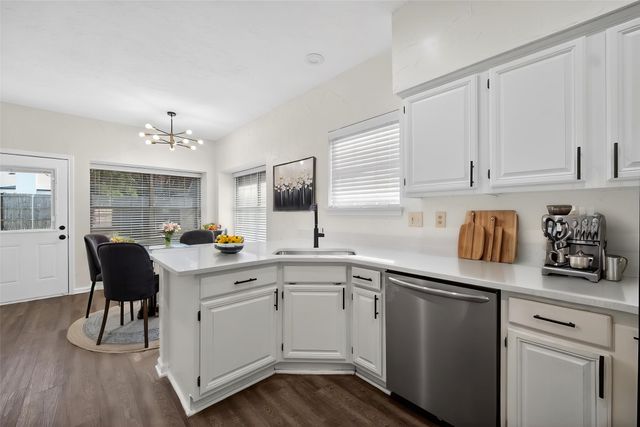 2306 Edinburgh Street, Arlington, TX 76018