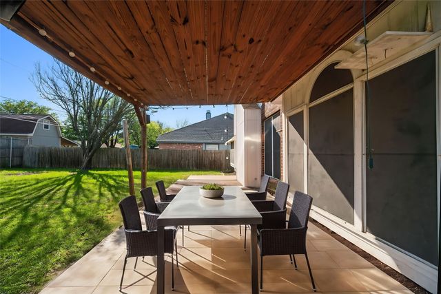 2306 Edinburgh Street, Arlington, TX 76018