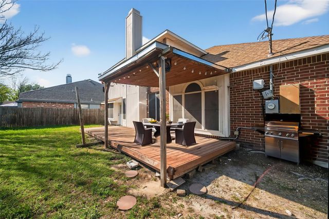 2306 Edinburgh Street, Arlington, TX 76018