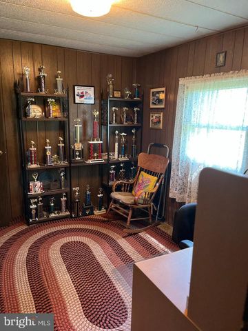 262 WALNUTTOWN RD, Fleetwood, PA 19522