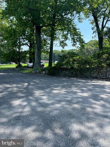 262 WALNUTTOWN RD, Fleetwood, PA 19522