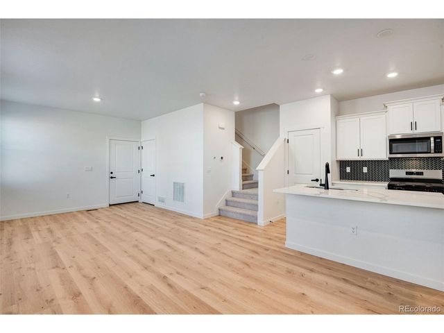 22224 E 6th Pl, Aurora, CO 80018