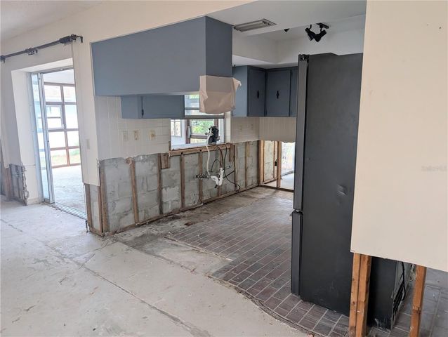 111 58TH AVENUE S, St Petersburg, FL 33705