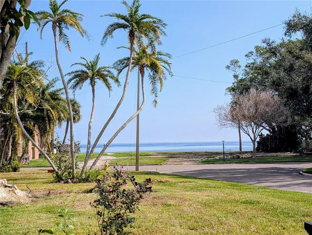 111 58TH AVENUE S, St Petersburg, FL 33705