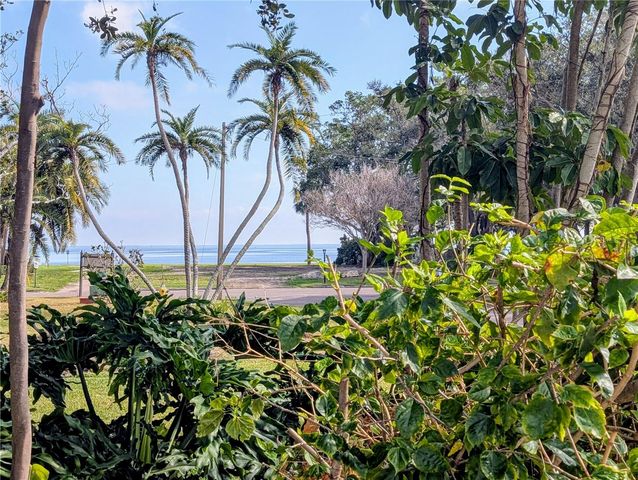 111 58TH AVENUE S, St Petersburg, FL 33705