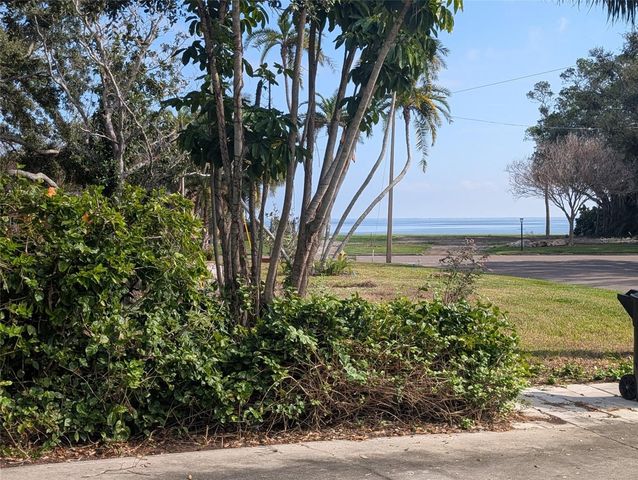 111 58TH AVENUE S, St Petersburg, FL 33705