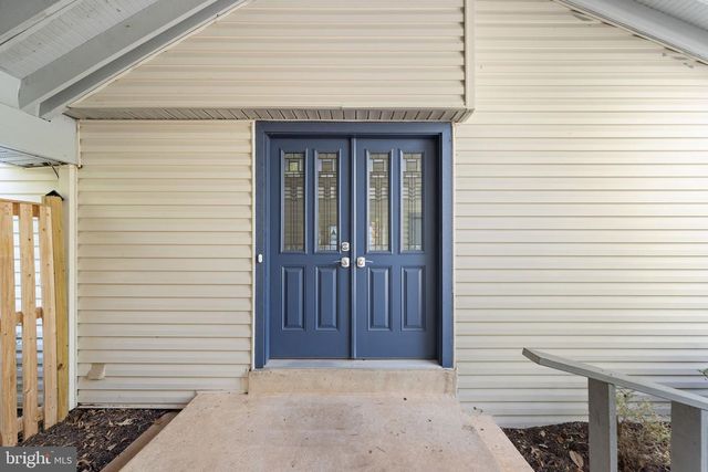 112 HOPELAND LN, Sterling, VA 20164