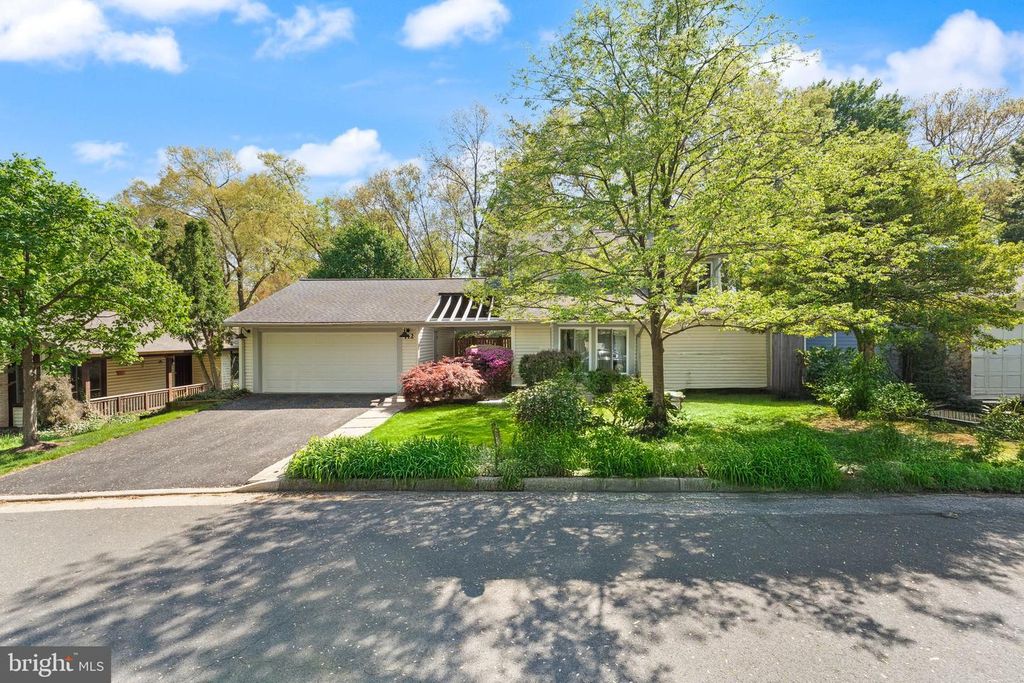 112 HOPELAND LN, Sterling, VA 20164