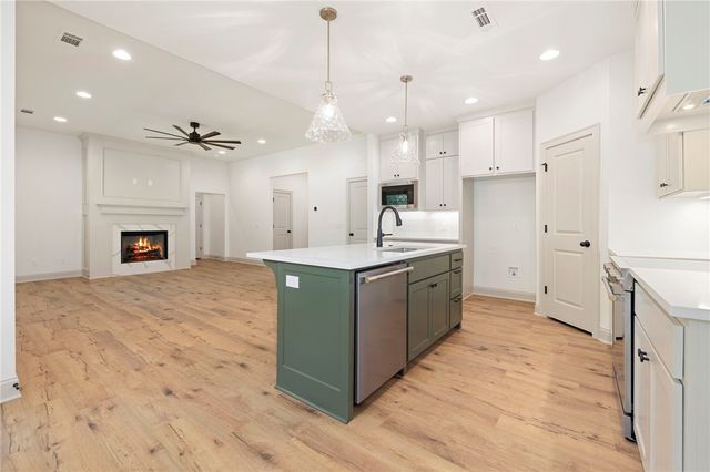4 Naver Lane, Bella Vista, AR 72715