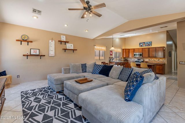 11372 N Twin Spur Court, Oro Valley, AZ 85737