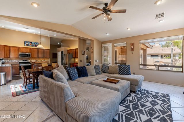 11372 N Twin Spur Court, Oro Valley, AZ 85737