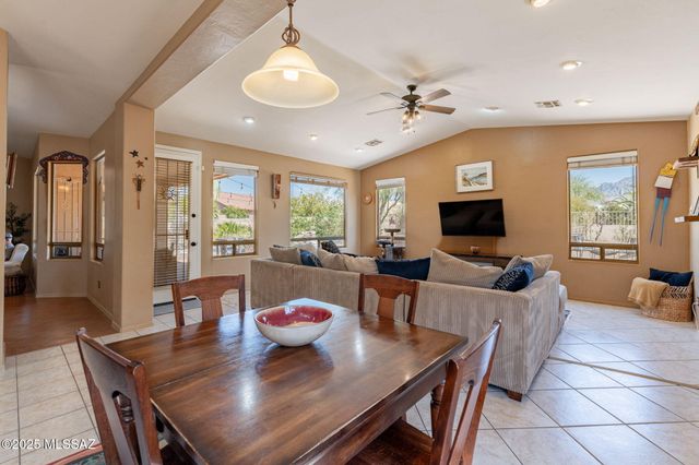 11372 N Twin Spur Court, Oro Valley, AZ 85737