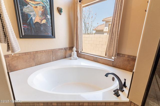 11372 N Twin Spur Court, Oro Valley, AZ 85737