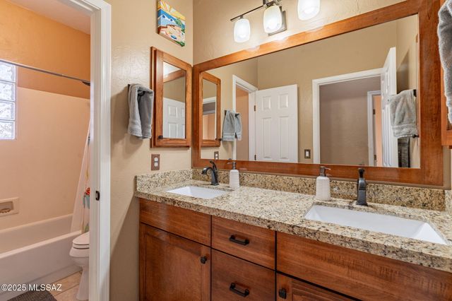 11372 N Twin Spur Court, Oro Valley, AZ 85737