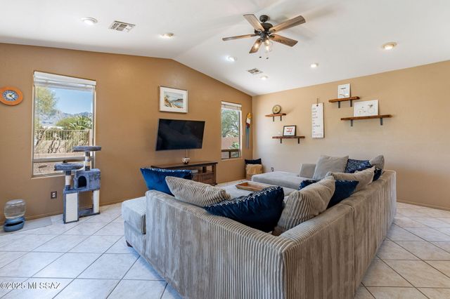 11372 N Twin Spur Court, Oro Valley, AZ 85737