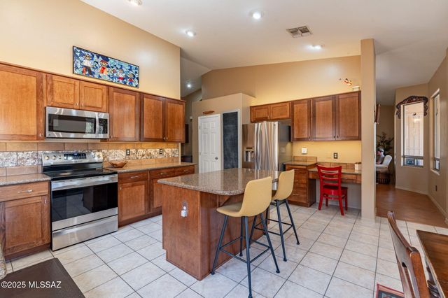 11372 N Twin Spur Court, Oro Valley, AZ 85737