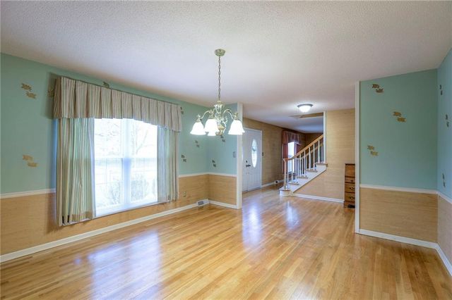 14816 E 33rd Street S, Independence, MO 64055