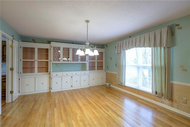 14816 E 33rd Street S, Independence, MO 64055