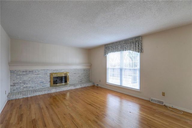 14816 E 33rd Street S, Independence, MO 64055