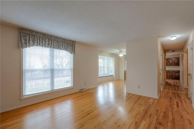 14816 E 33rd Street S, Independence, MO 64055