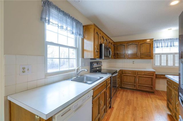 14816 E 33rd Street S, Independence, MO 64055