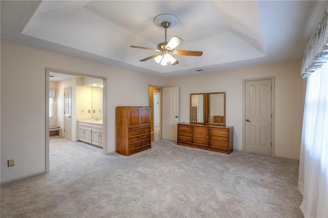 14816 E 33rd Street S, Independence, MO 64055