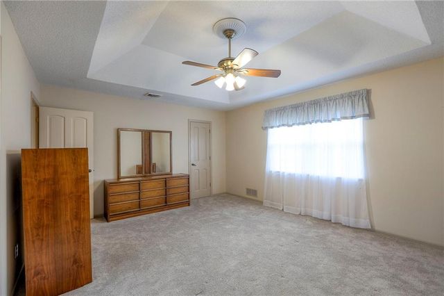 14816 E 33rd Street S, Independence, MO 64055