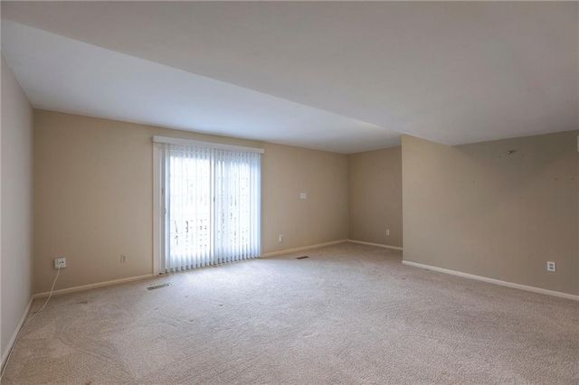 14816 E 33rd Street S, Independence, MO 64055