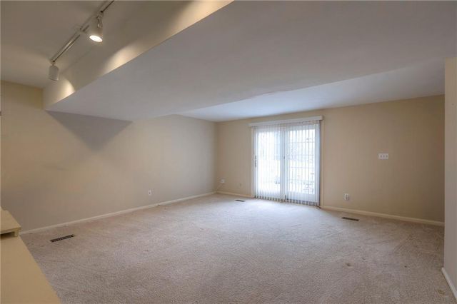 14816 E 33rd Street S, Independence, MO 64055