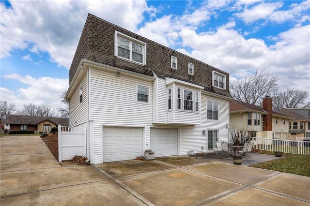 14816 E 33rd Street S, Independence, MO 64055