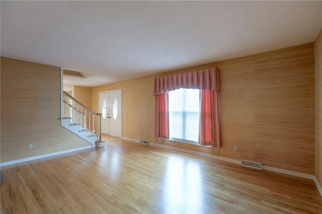 14816 E 33rd Street S, Independence, MO 64055