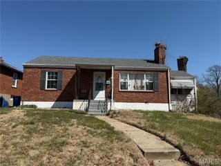 6911 Willow Wood Drive, St Louis, MO 63121