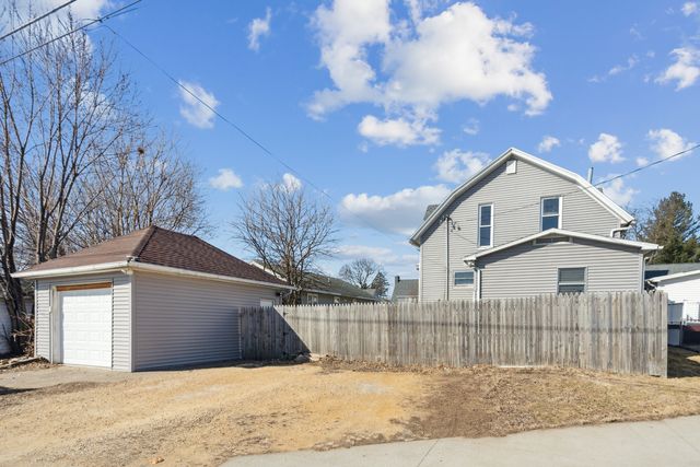 1315 Pershing Boulevard, Clinton, IA 52732