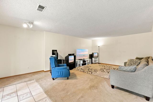 1500 93rd Avenue N, Brooklyn Park, MN 55444