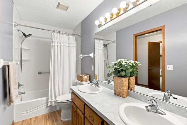 1500 93rd Avenue N, Brooklyn Park, MN 55444