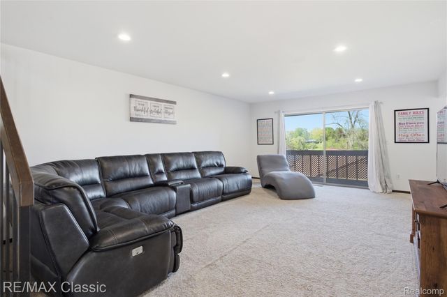3961 Chablis Street ., West Bloomfield Charter Township, MI 48323