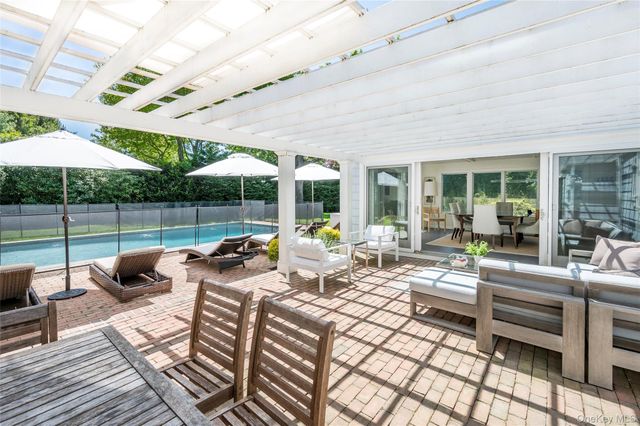 89 South Road, Westhampton Beach, NY 11978