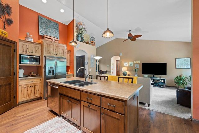 1048 FAVERSHAM WAY, Green Bay, WI 54313