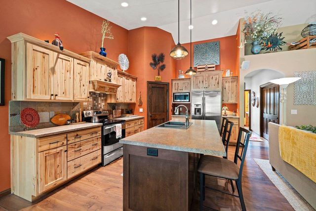 1048 FAVERSHAM WAY, Green Bay, WI 54313