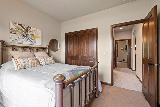 1048 FAVERSHAM WAY, Green Bay, WI 54313