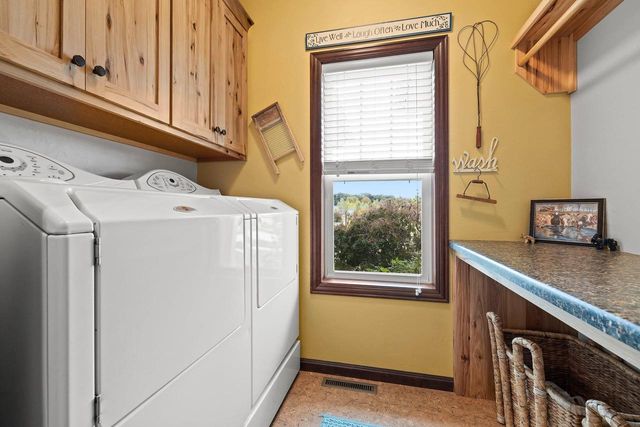 1048 FAVERSHAM WAY, Green Bay, WI 54313