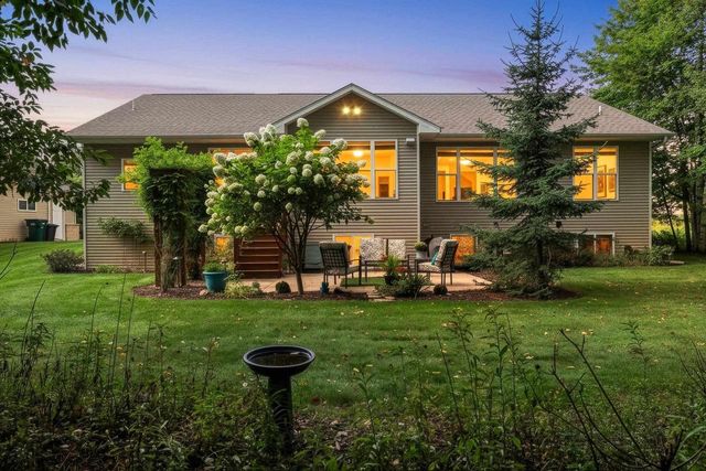 1048 FAVERSHAM WAY, Green Bay, WI 54313