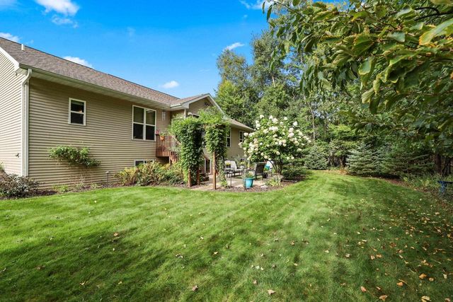 1048 FAVERSHAM WAY, Green Bay, WI 54313