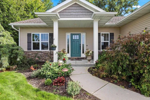 1048 FAVERSHAM WAY, Green Bay, WI 54313
