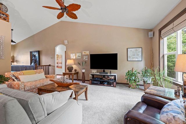 1048 FAVERSHAM WAY, Green Bay, WI 54313
