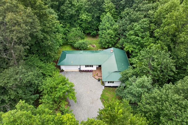 41 Jump Off Pl, Monterey, TN 38574