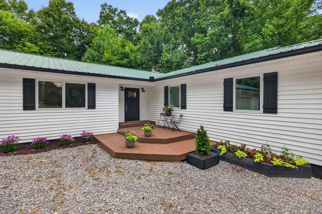 41 Jump Off Pl, Monterey, TN 38574