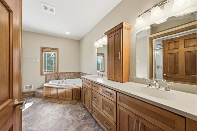 5207 Lower Lakeview Ridge ROAD, Belgium, WI 53004