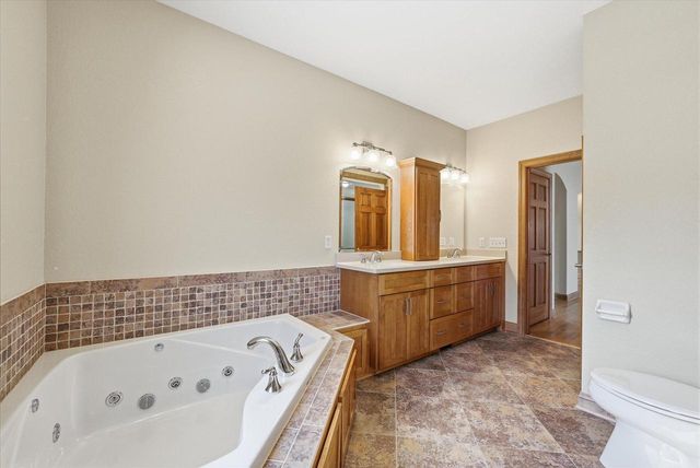 5207 Lower Lakeview Ridge ROAD, Belgium, WI 53004